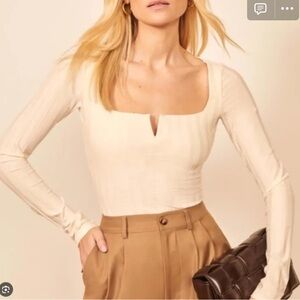 Reformation Delancey knit top with v-wire [medium, ivory]